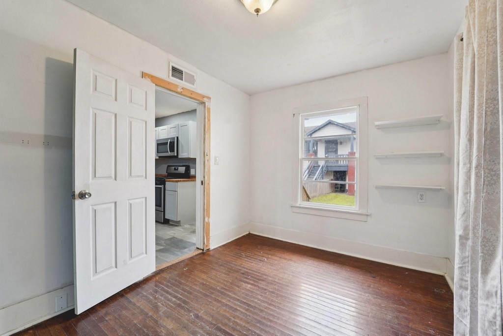 5224 Bernardo De Galvez - Photo 10