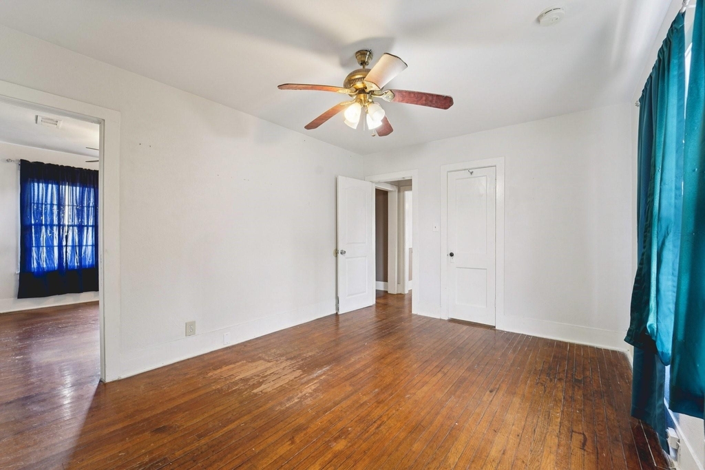 5224 Bernardo De Galvez - Photo 13