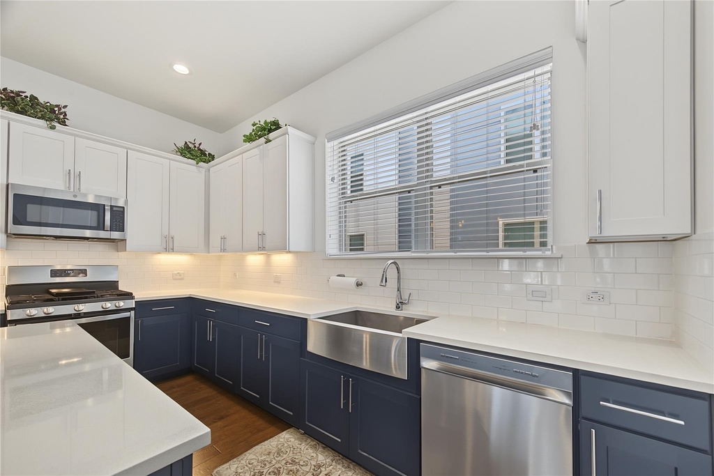 2208 Mcgowen Street - Photo 8