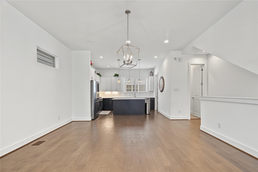 2208 Mcgowen Street - Photo 15