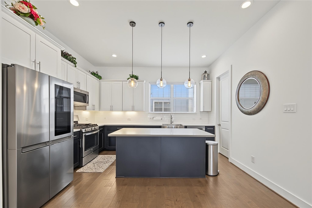 2208 Mcgowen Street - Photo 7