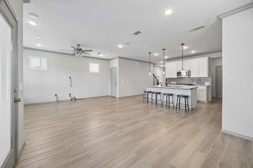 1903 Monaco Memorial Lane - Photo 2