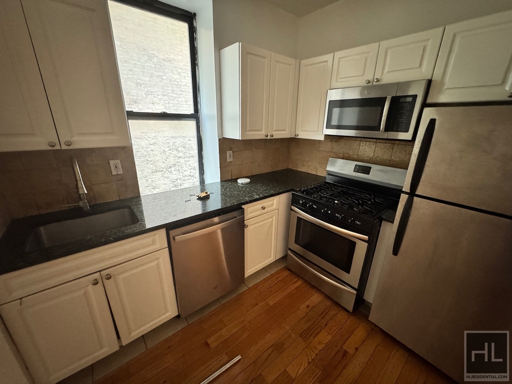 Ft Washington Avenue - Photo 3