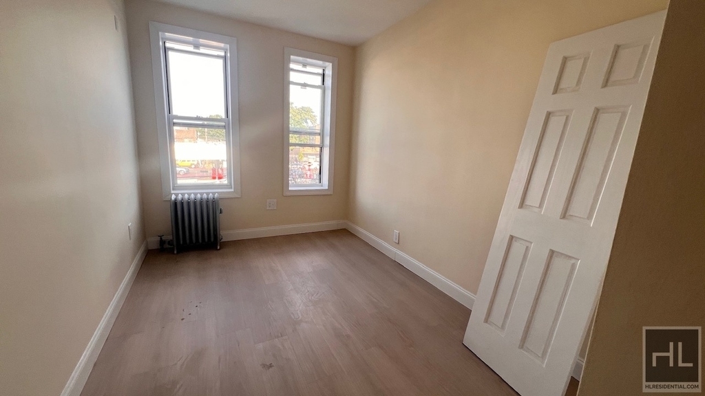 317 East 49 Street - Photo 6