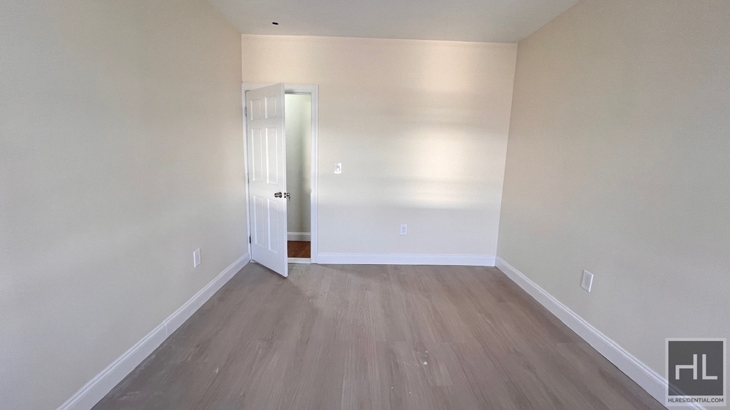 317 East 49 Street - Photo 4