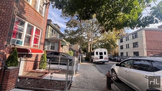 317 East 49 Street - Photo 11