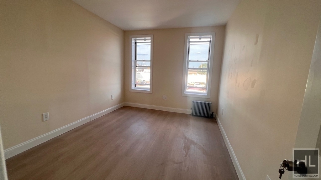 317 East 49 Street - Photo 7