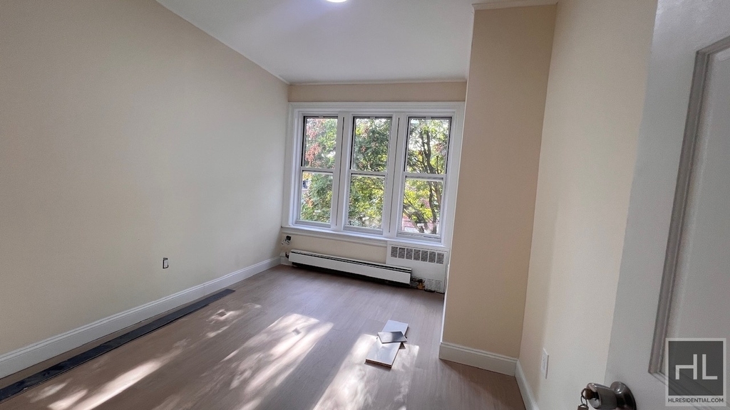 317 East 49 Street - Photo 7