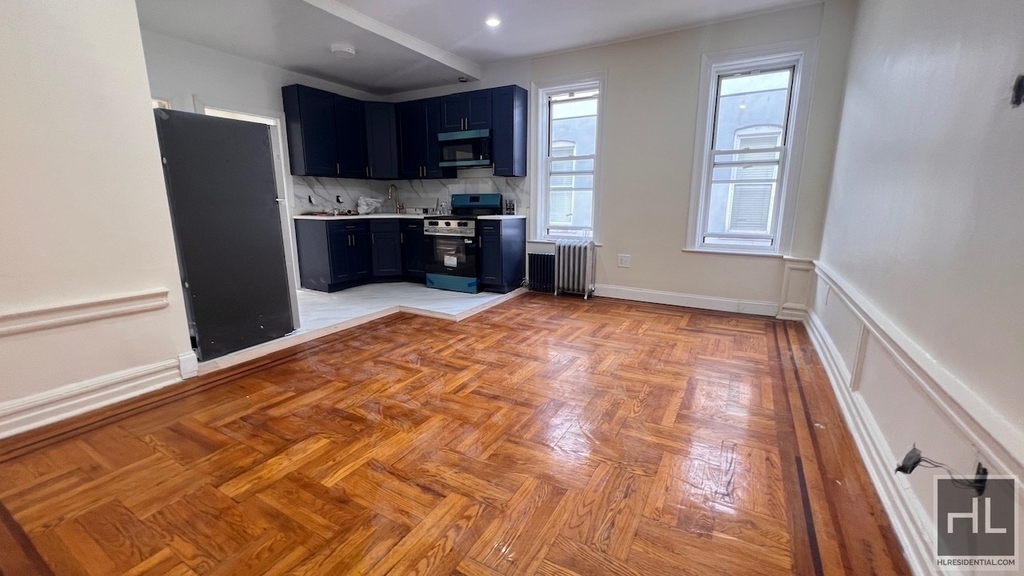 317 East 49 Street - Photo 2