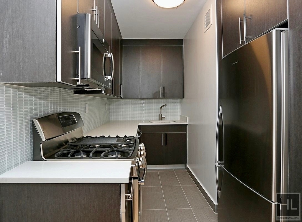 West 53 Street - Photo 4