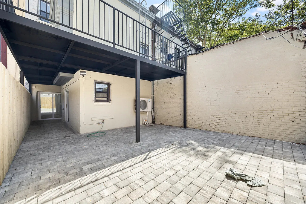 75 Bainbridge Street - Photo 11