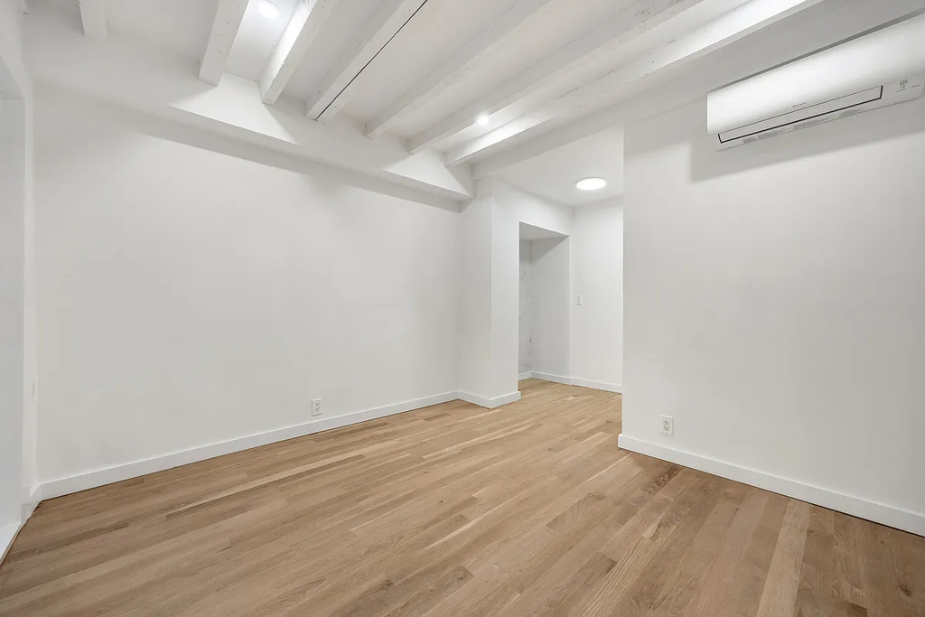 75 Bainbridge Street - Photo 8