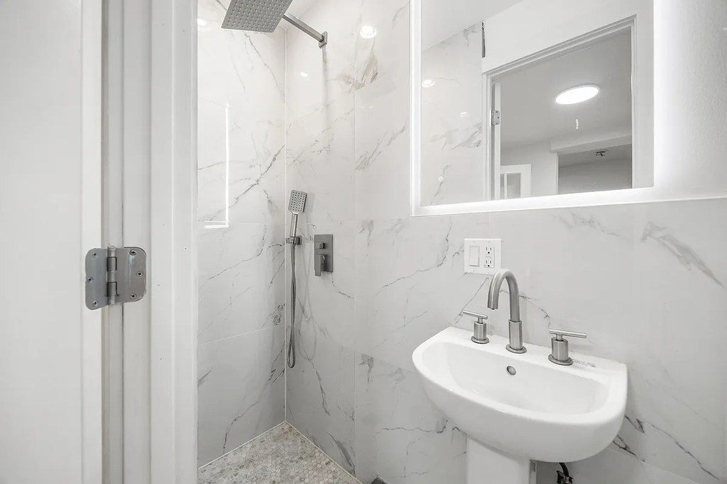 75 Bainbridge Street - Photo 3