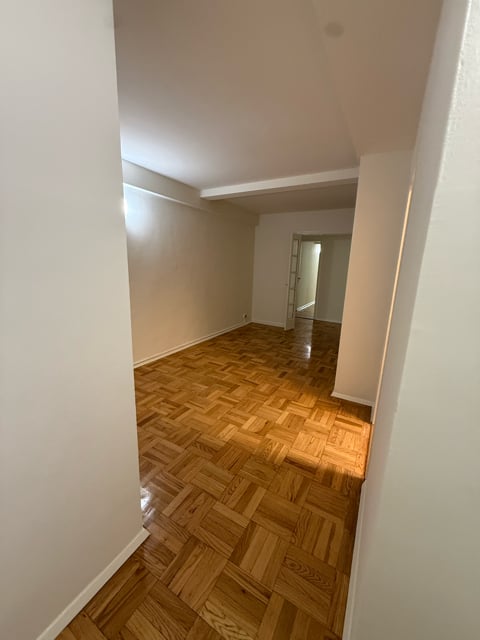 410 East 16th Street - Photo 2