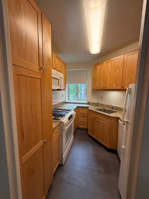 410 East 16th Street - Photo 0