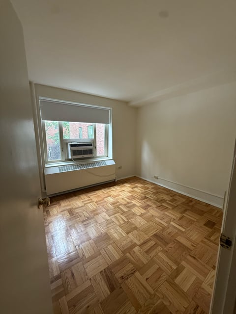 410 East 16th Street - Photo 3