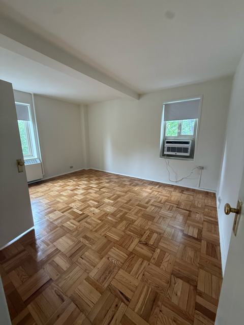 410 East 16th Street - Photo 6