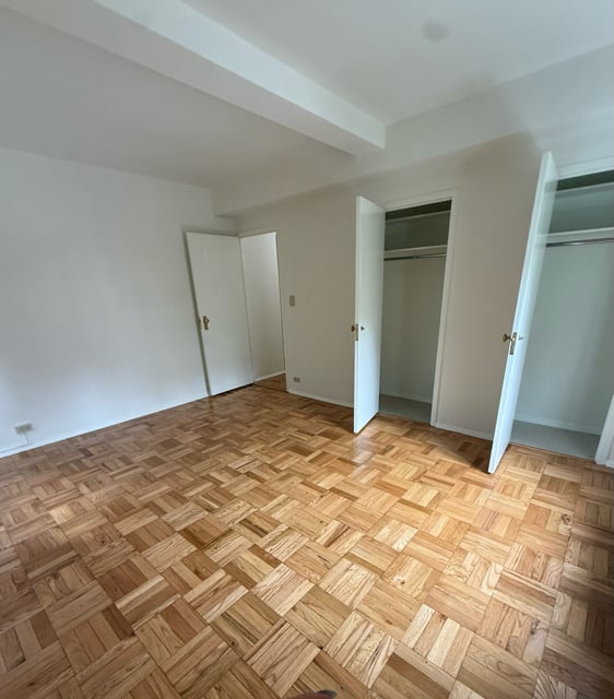 410 East 16th Street - Photo 7