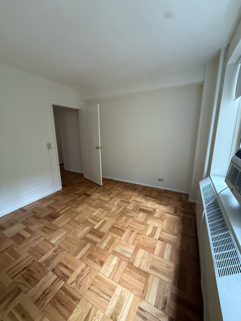 410 East 16th Street - Photo 4