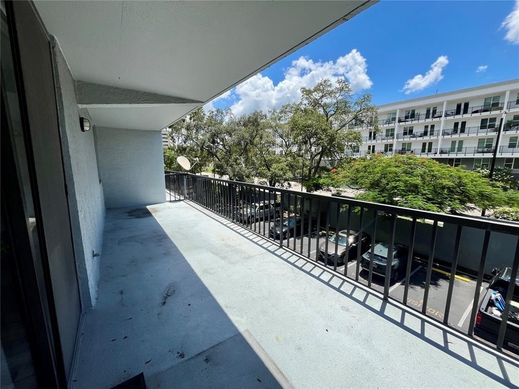201 W Laurel Street - Photo 19