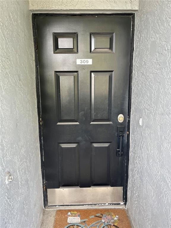 201 W Laurel Street - Photo 1
