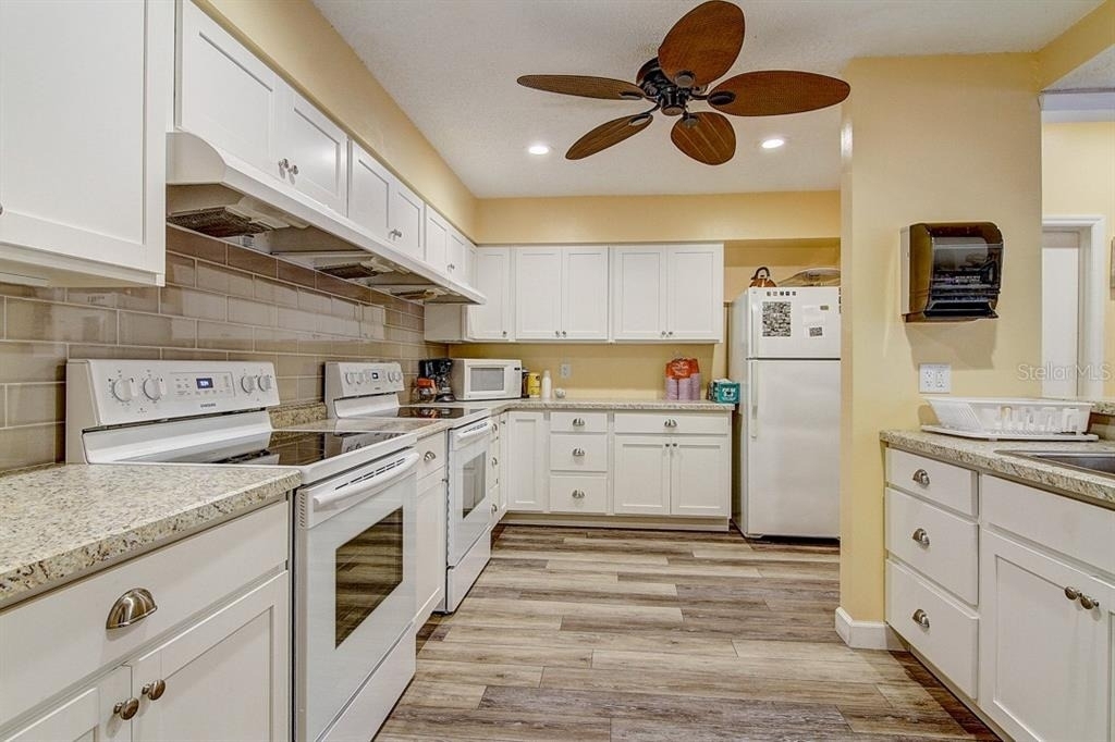 1428 Arrowhead Circle W - Photo 16