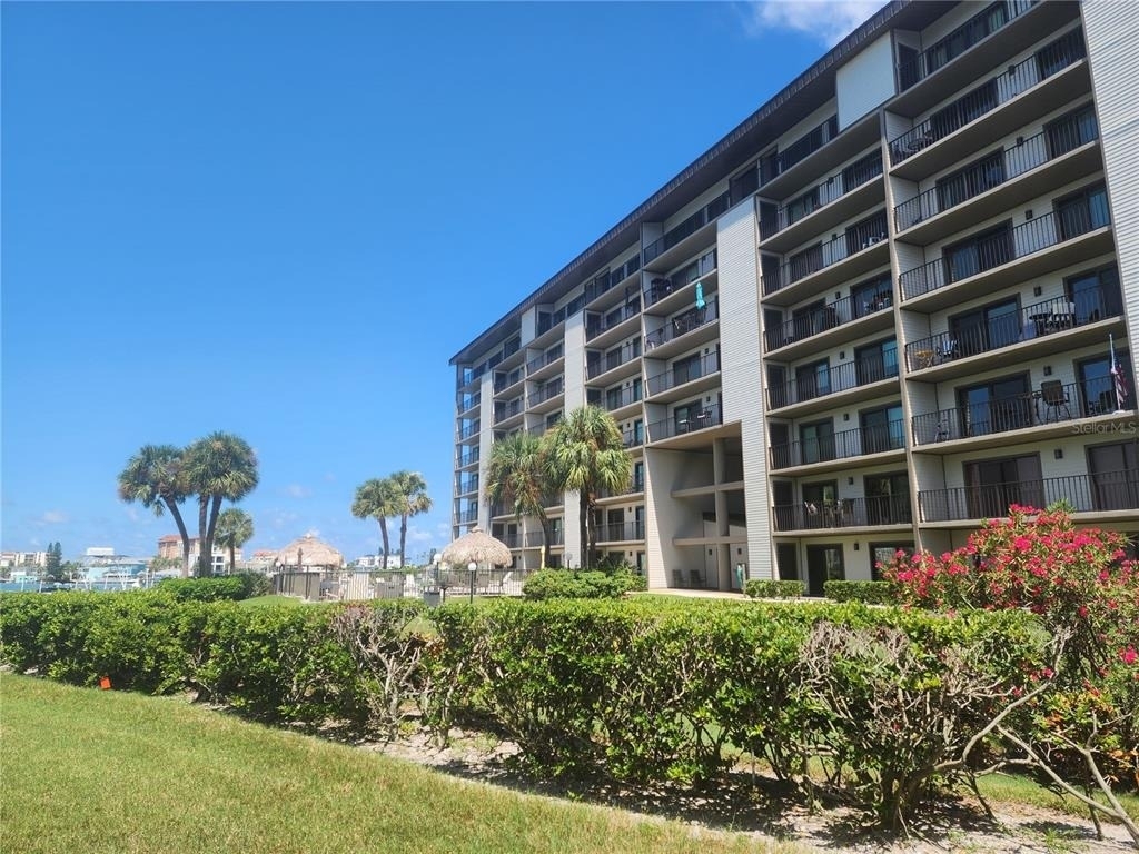 650 Island Way - Photo 0
