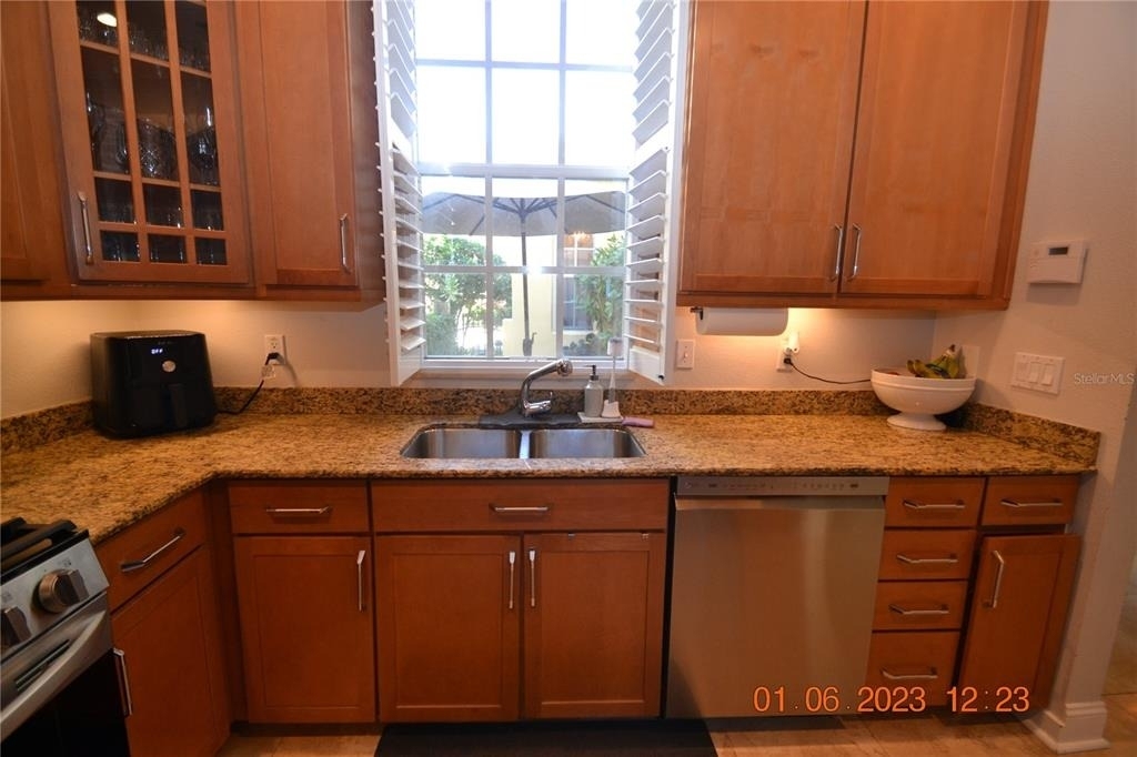2405 Victoria Gardens Lane - Photo 11
