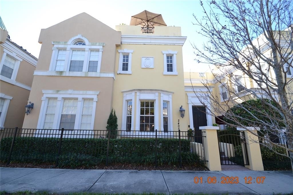 2405 Victoria Gardens Lane - Photo 0