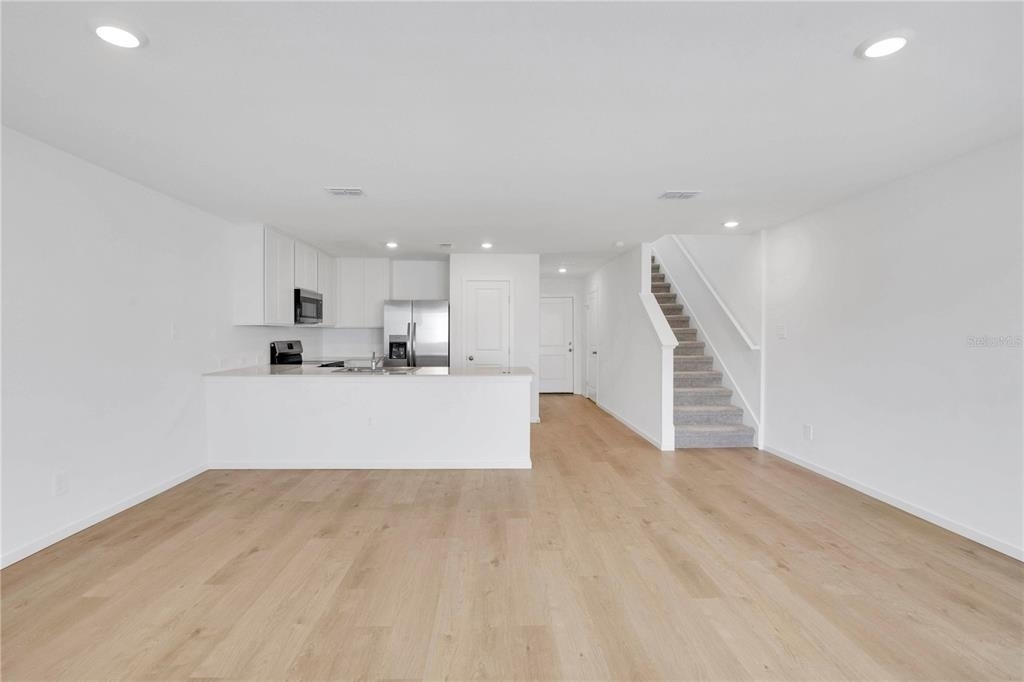 975 Phoenix Street - Photo 2