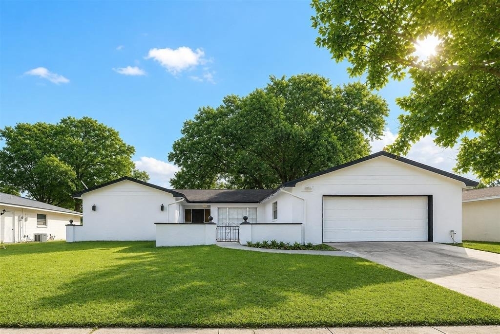 621 Ashberry Lane - Photo 0