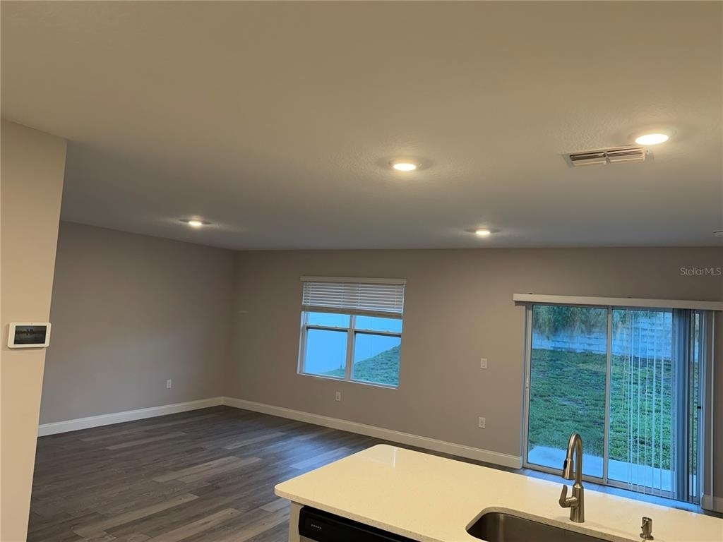 253 Meadowbrook Boulevard - Photo 2