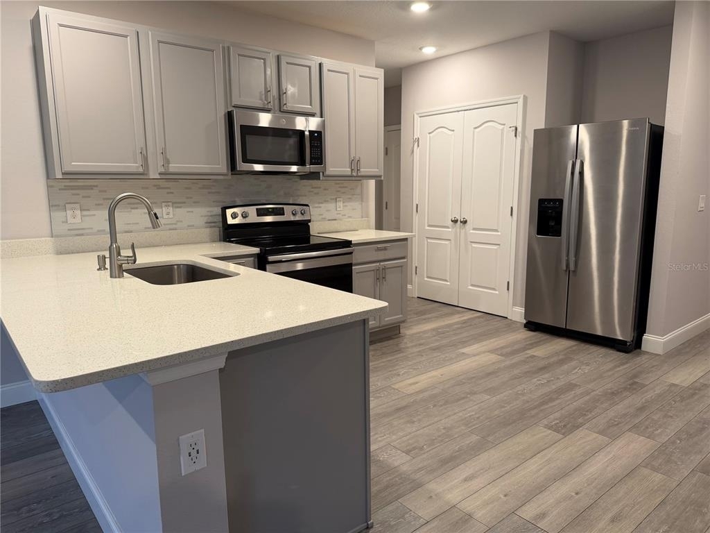 253 Meadowbrook Boulevard - Photo 4