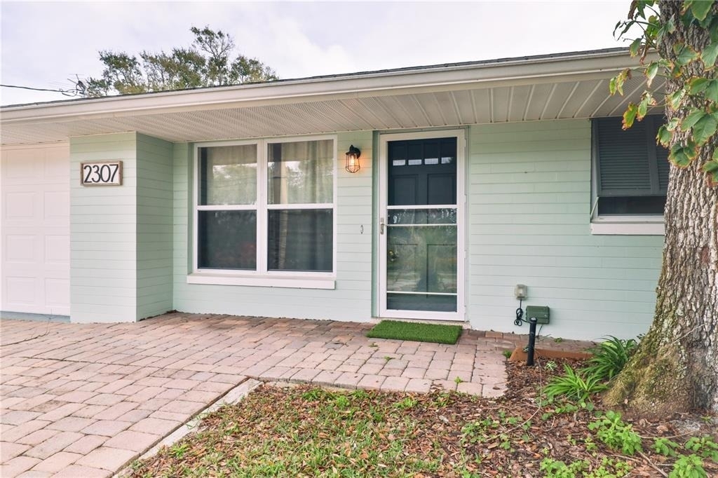 2307 Saxon Drive - Photo 2