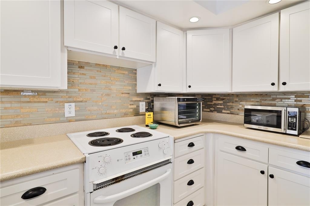 2307 Saxon Drive - Photo 9