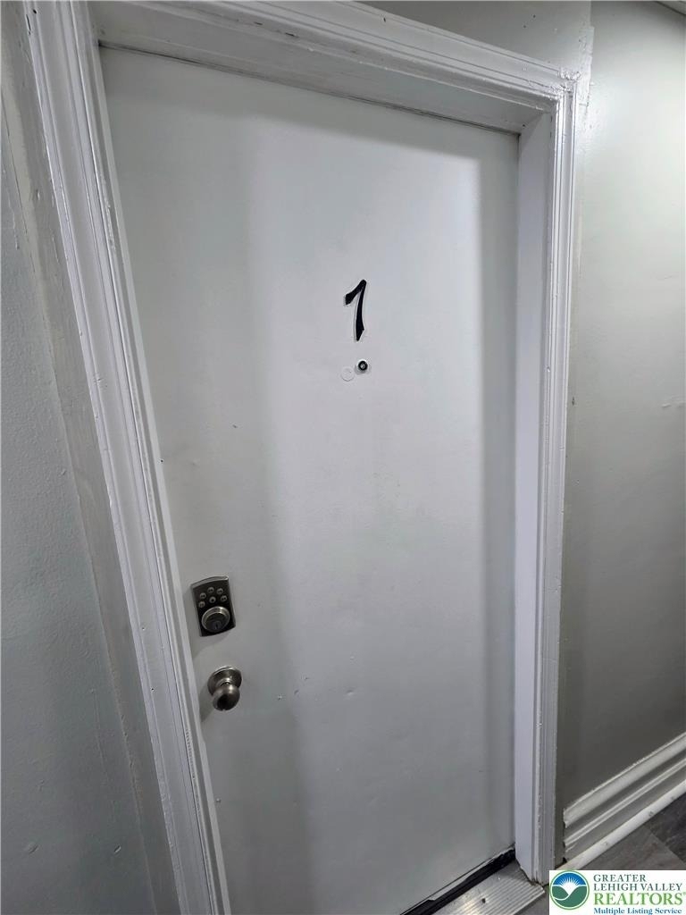 926 W Walnut Street - Photo 7