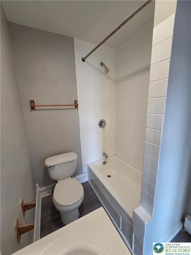 926 W Walnut Street - Photo 5
