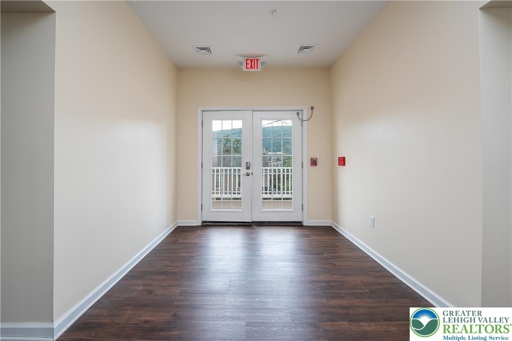 418 Race Street - Photo 9