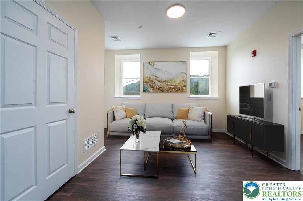 418 Race Street - Photo 1