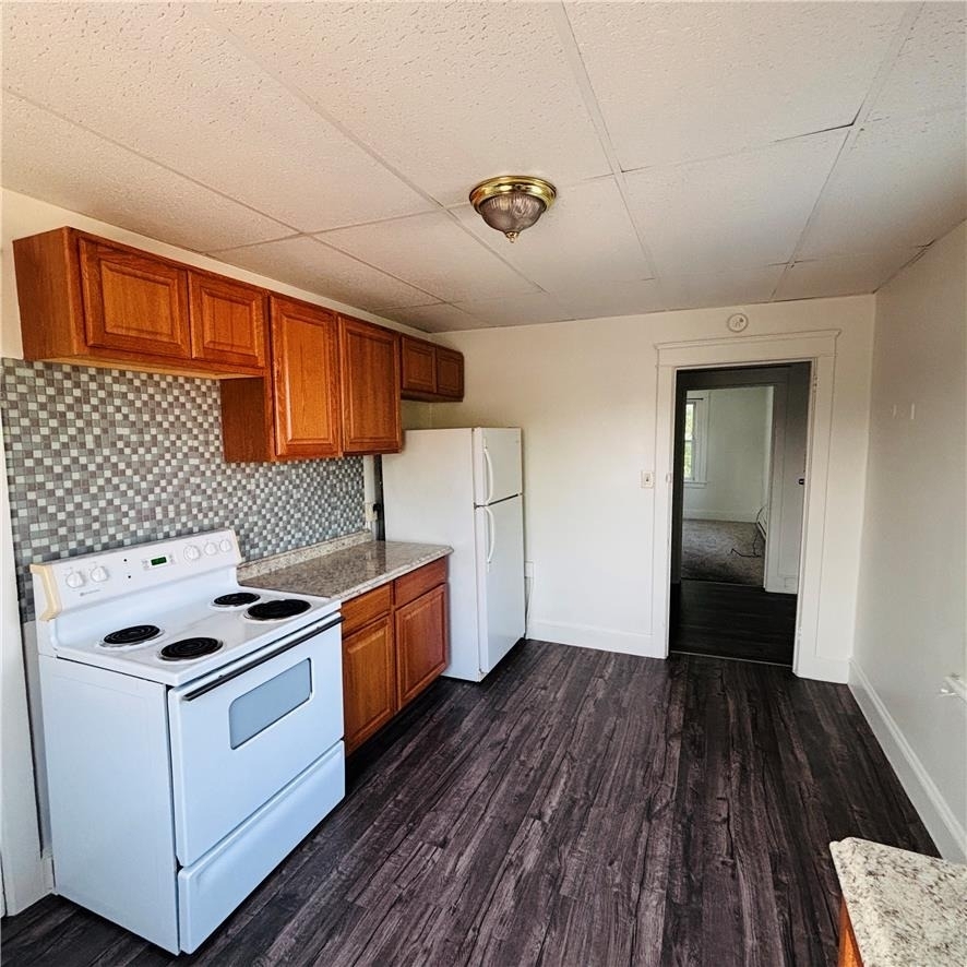 559 E Broad Street - Photo 13