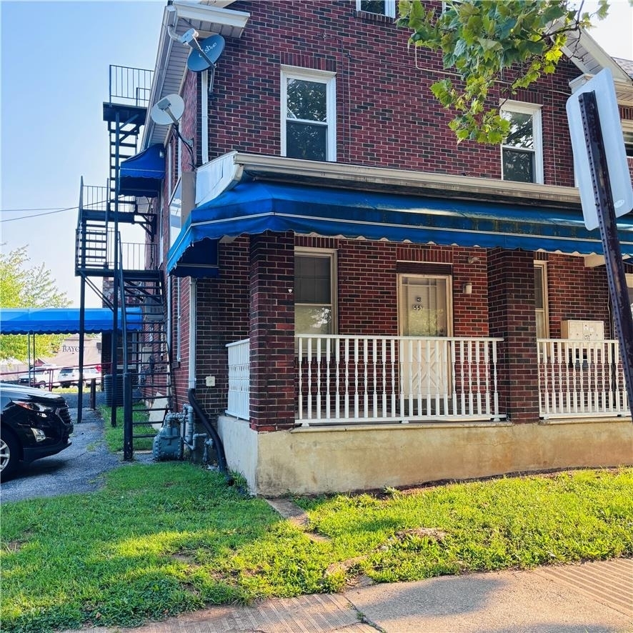 559 E Broad Street - Photo 0