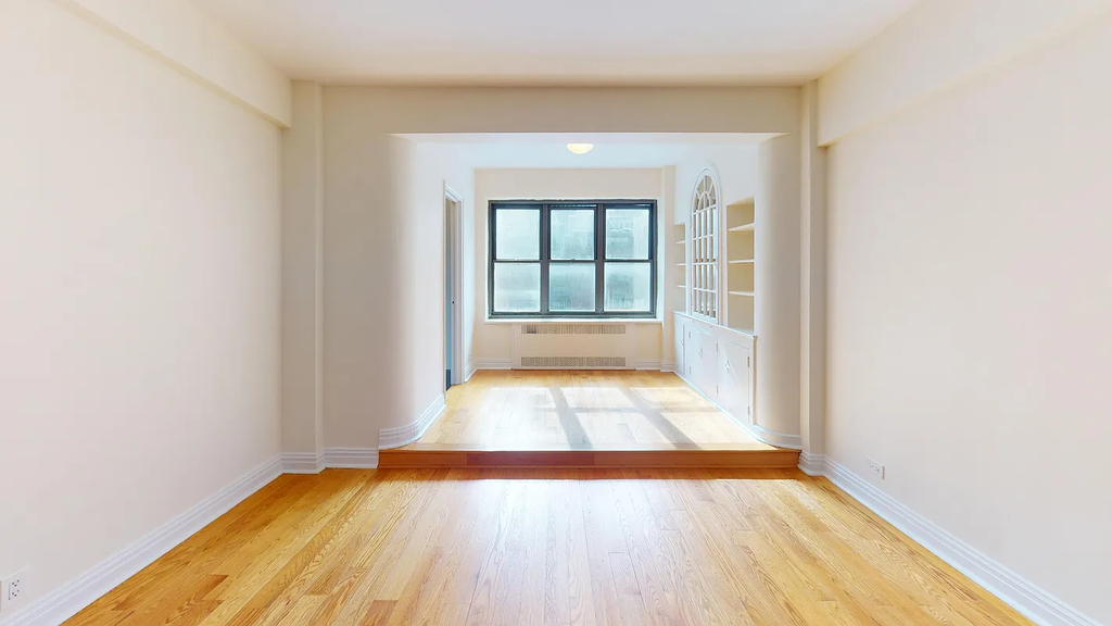 124 East 24th Street - Photo 1