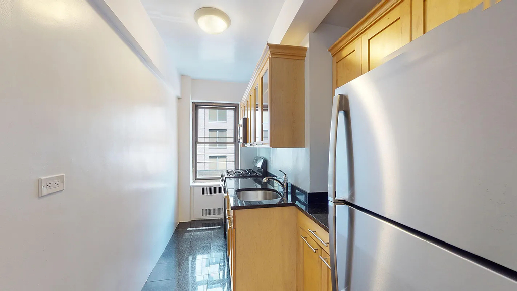 124 East 24th Street - Photo 3