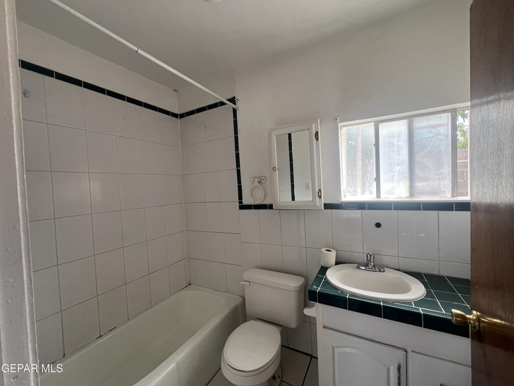 1008 Antonio Street - Photo 8