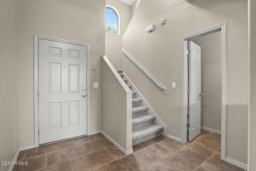 5028 Silver Ranch Avenue - Photo 4