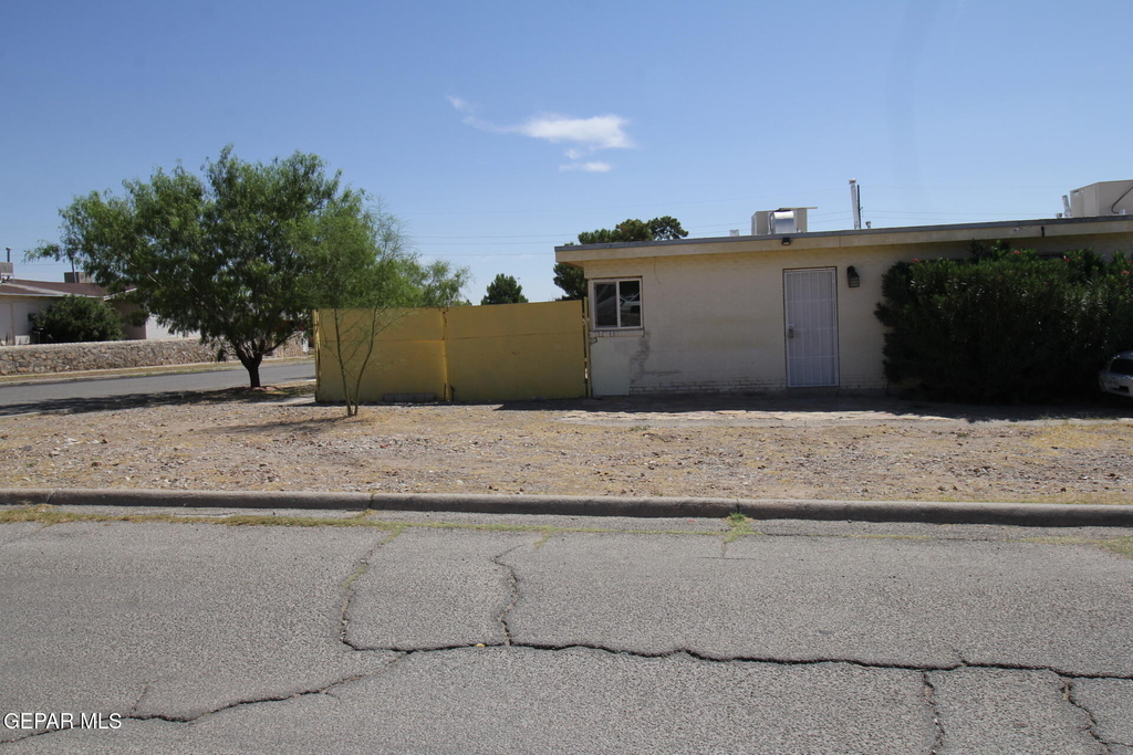 3900 Flory Avenue - Photo 0