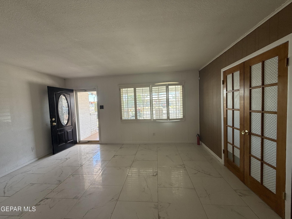 5725 Wren Avenue - Photo 4