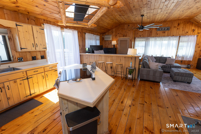 48b Swan Avenue - Photo 5