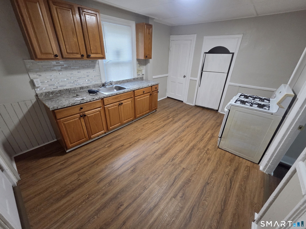 9 Harvard Street - Photo 2