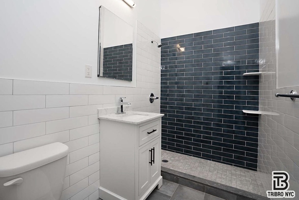 905 Church Avenue - Photo 5